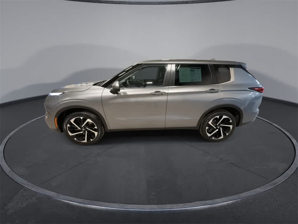 Thumbnail: 2023 Mitsubishi Outlander - 5