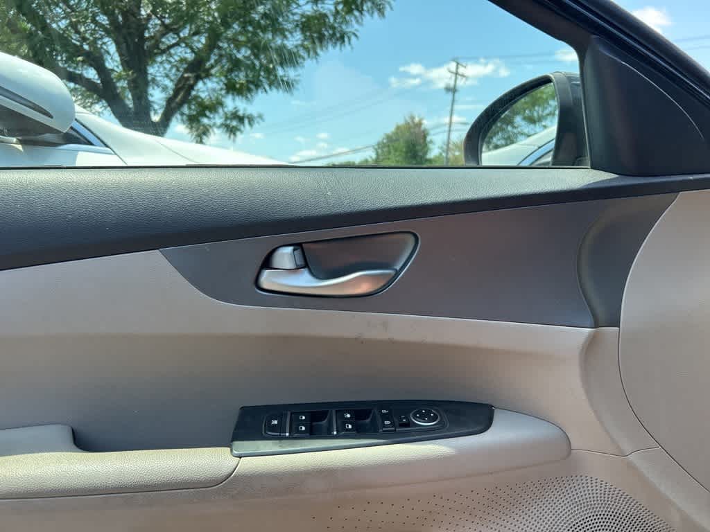 Thumbnail: 2020 Kia Forte - 6
