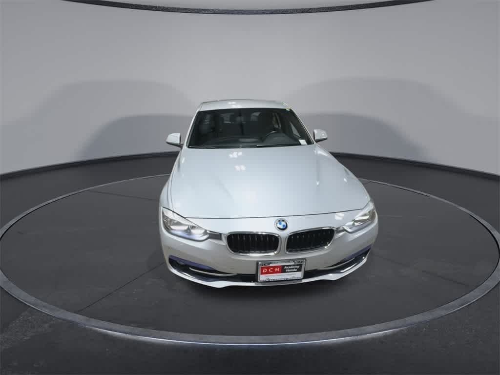 Thumbnail: 2016 BMW 3 Series - 3