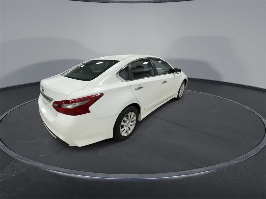 Thumbnail: 2018 Nissan Altima - 8