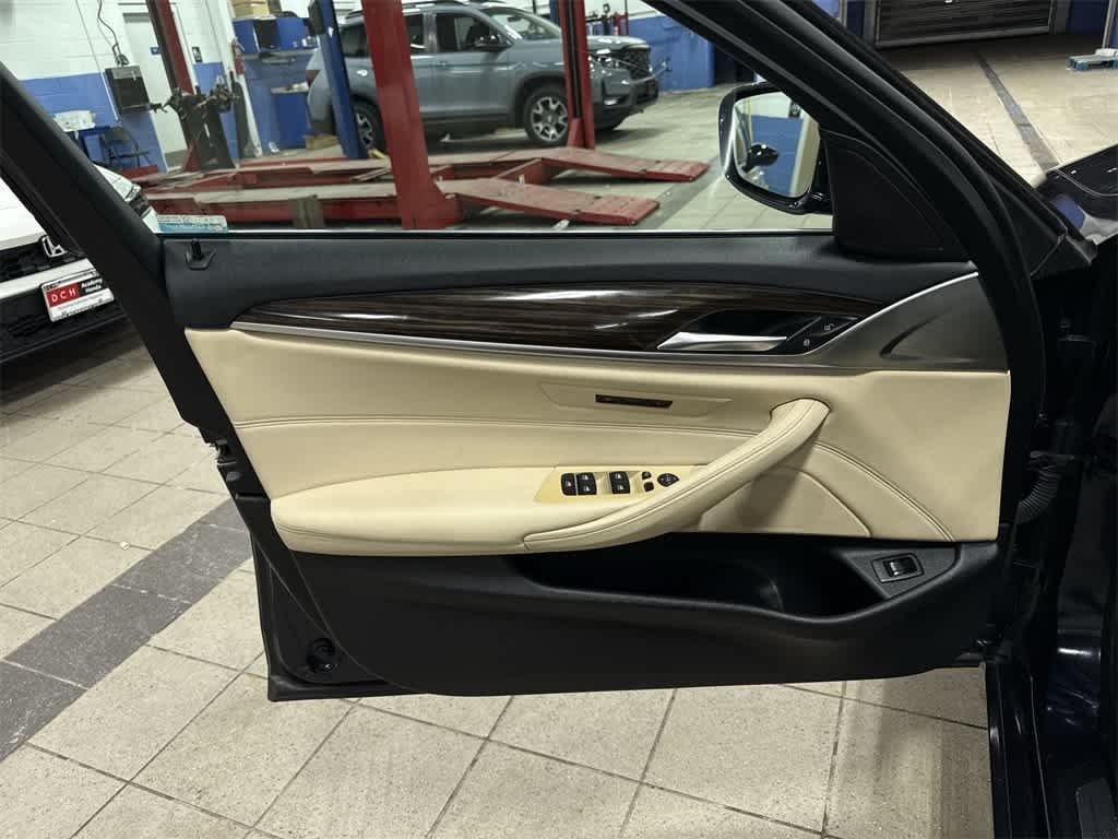 Thumbnail: 2019 BMW 5 Series - 31