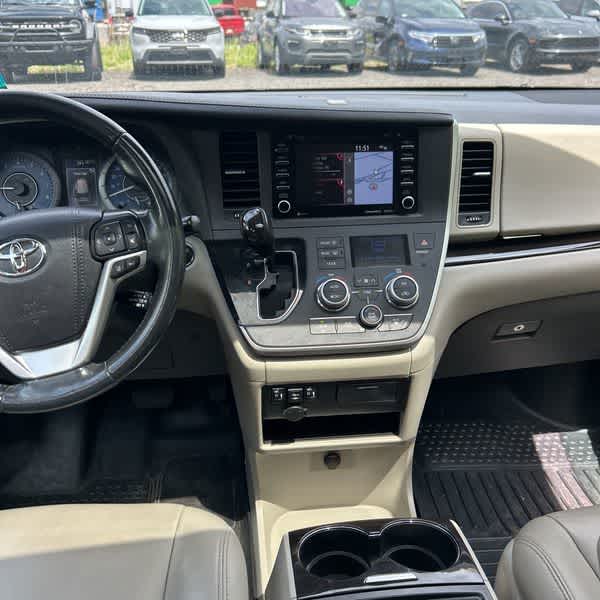 Thumbnail: 2020 Toyota Sienna - 22