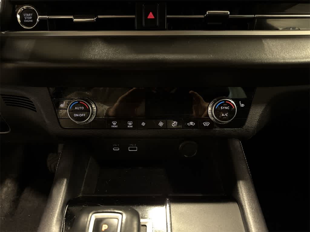 Thumbnail: 2023 Mitsubishi Outlander - 23