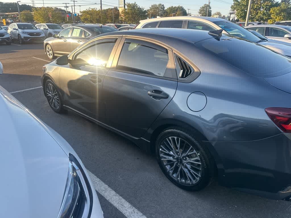 Thumbnail: 2023 Kia Forte - 10