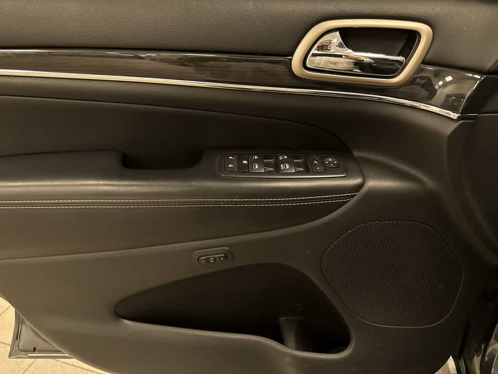 Thumbnail: 2016 Jeep Grand Cherokee - 23