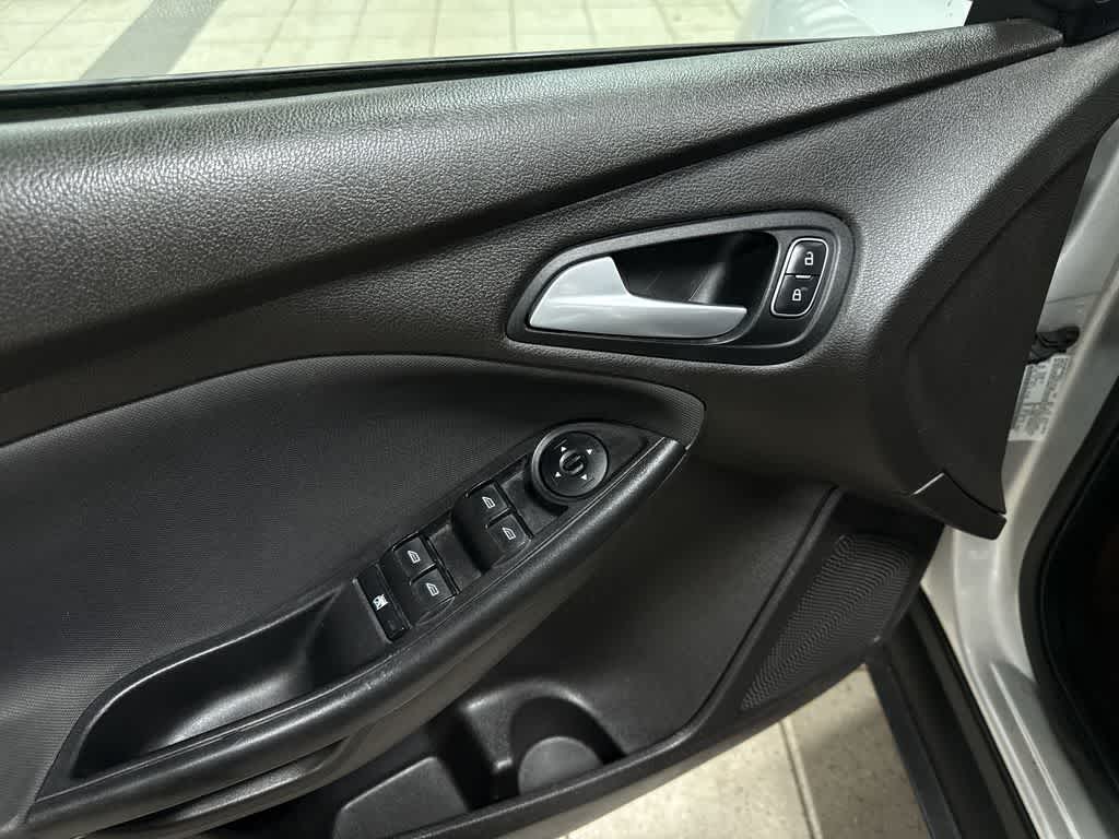 Thumbnail: 2016 Ford Focus - 22