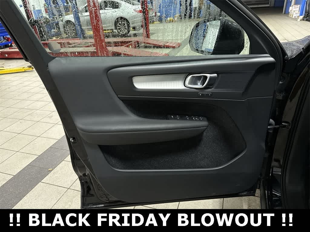 Thumbnail: 2020 Volvo XC40 - 30