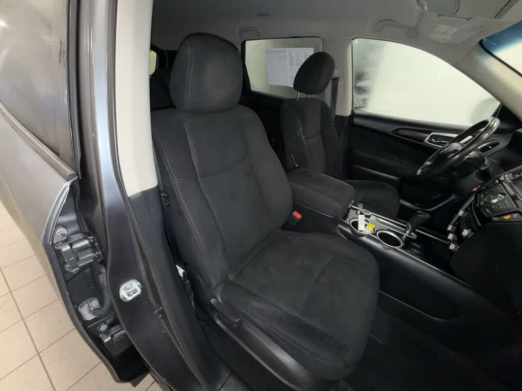 Thumbnail: 2016 Nissan Pathfinder - 16