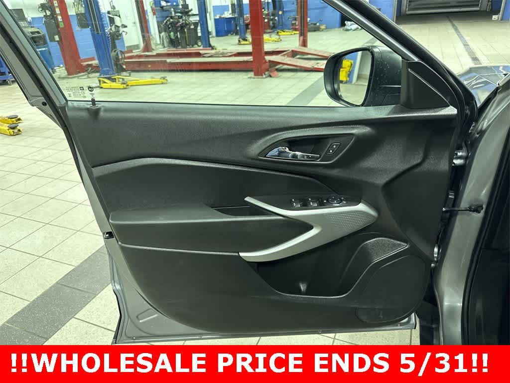 2024 Chevrolet Trax LS 28