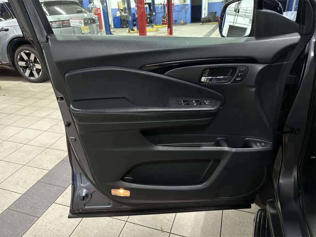 Thumbnail: 2016 Honda Pilot - 32