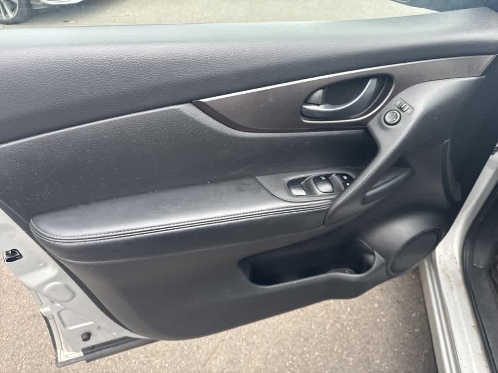 Thumbnail: 2018 Nissan Rogue Sport - 7