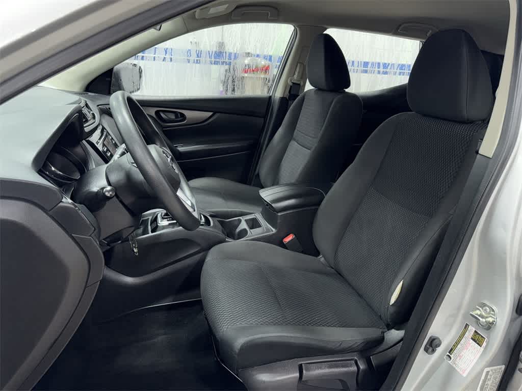 Thumbnail: 2018 Nissan Rogue Sport - 15