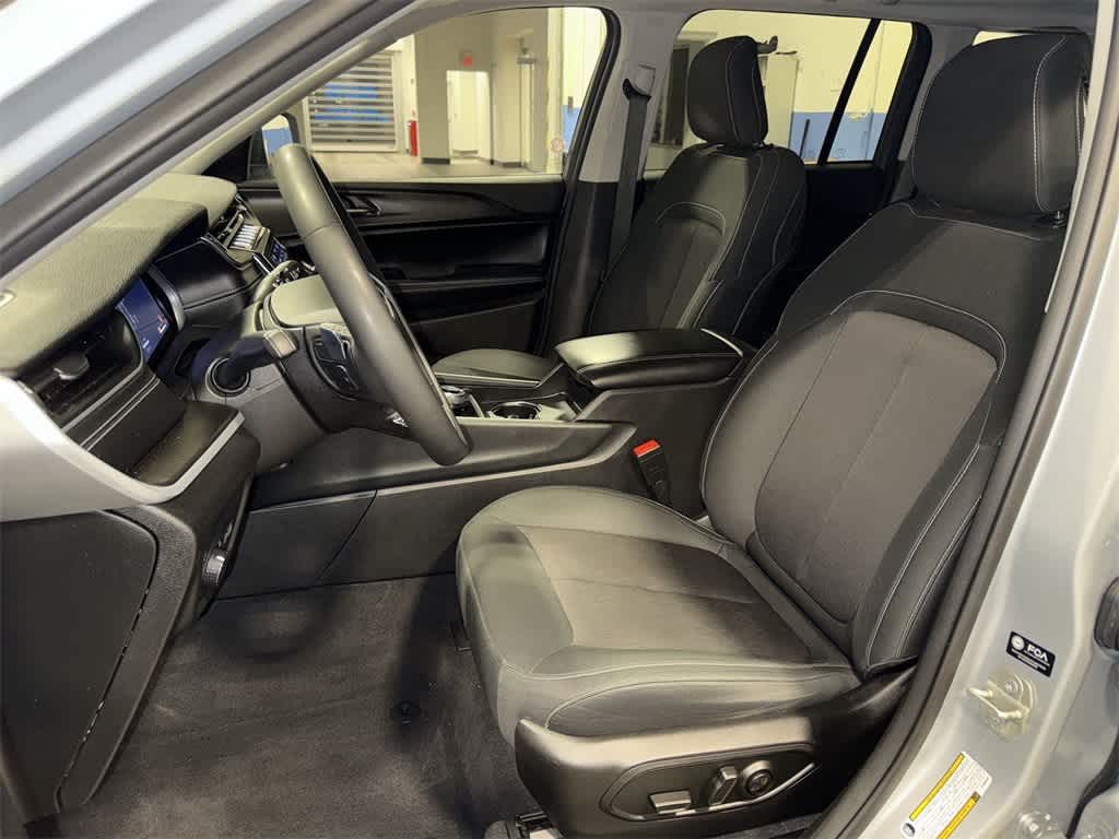 Thumbnail: 2023 Jeep Grand Cherokee - 14