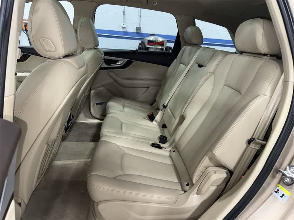 Thumbnail: 2019 Audi Q7 - 16