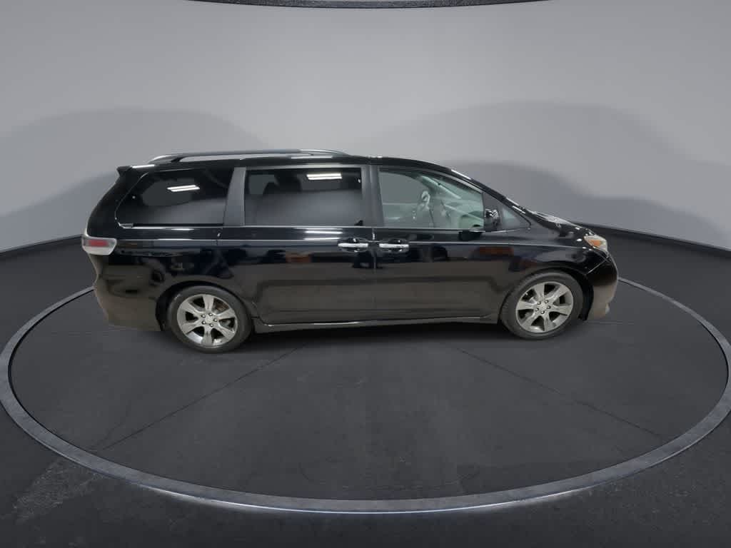 Thumbnail: 2014 Toyota Sienna - 9