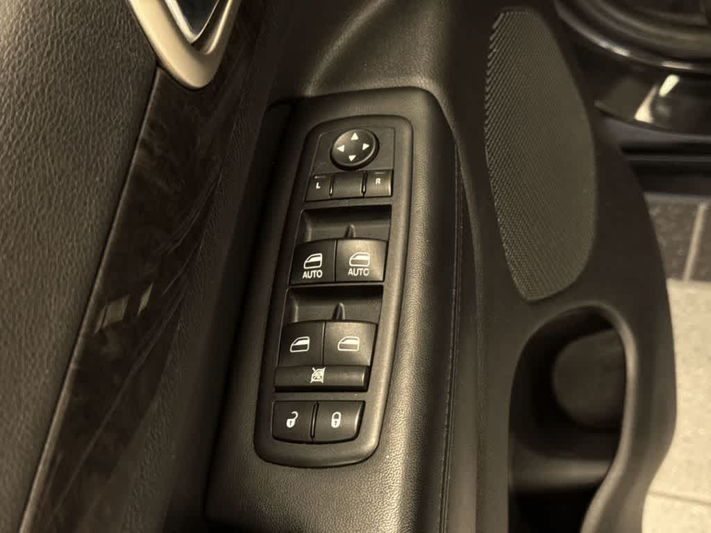 Thumbnail: 2012 Jeep Grand Cherokee - 22
