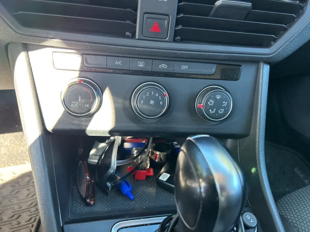 Thumbnail: 2019 Volkswagen Jetta - 12