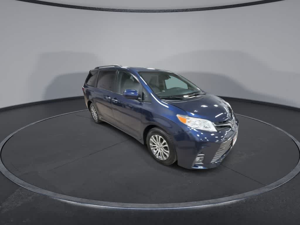 Thumbnail: 2020 Toyota Sienna - 2