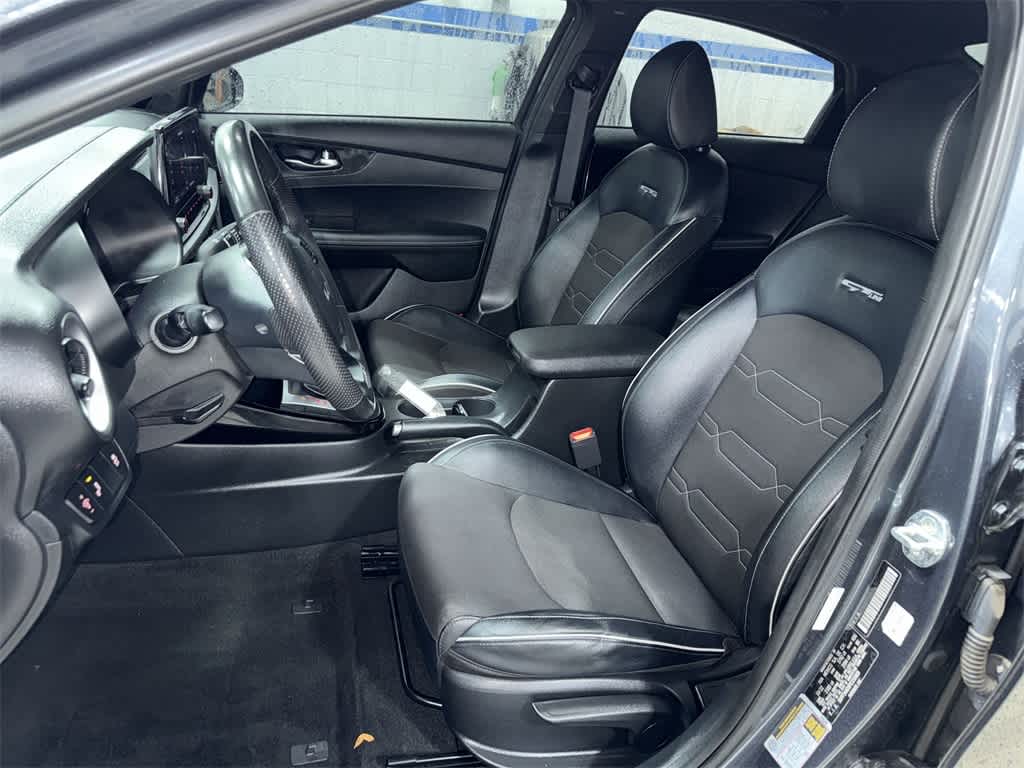 Thumbnail: 2023 Kia Forte - 15