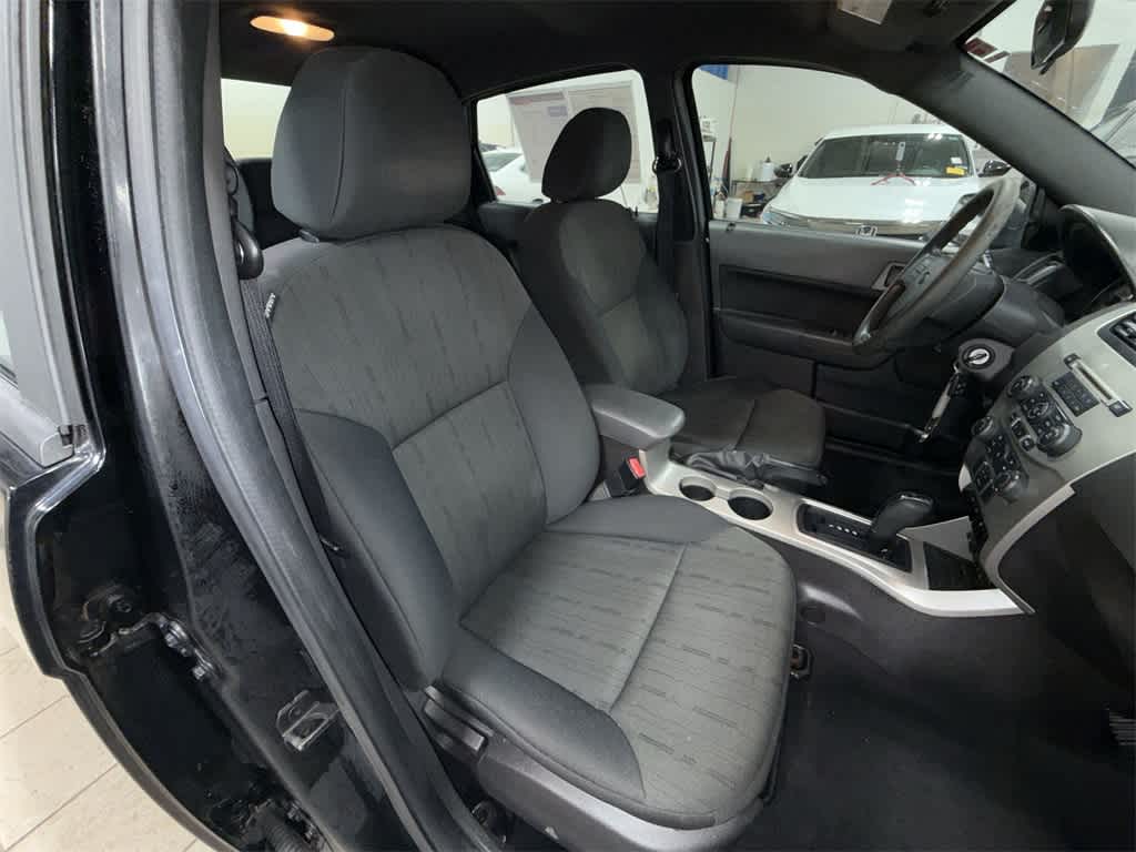 Thumbnail: 2010 Ford Focus - 16