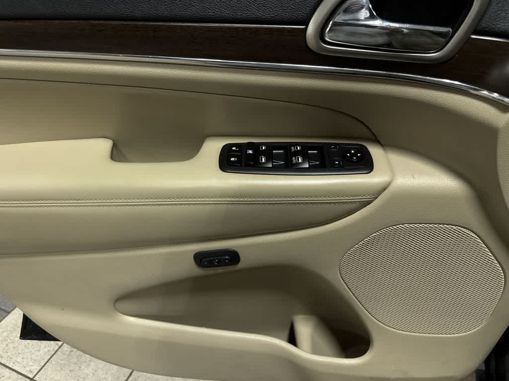 Thumbnail: 2015 Jeep Grand Cherokee - 23