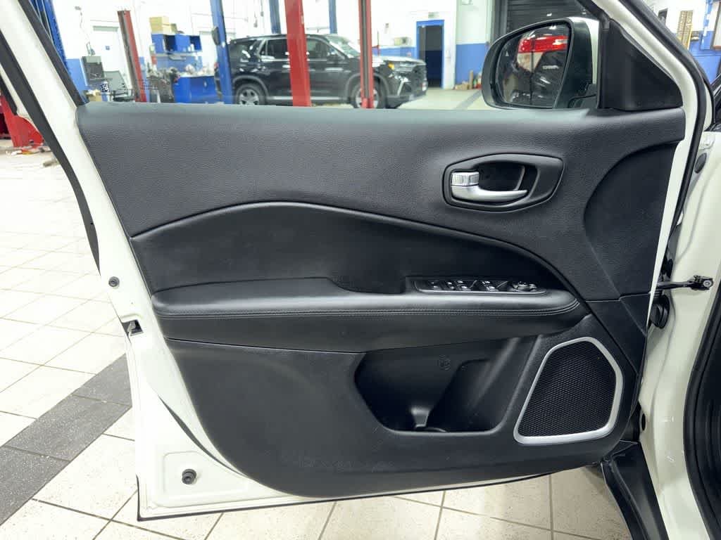 Thumbnail: 2018 Jeep Compass - 29