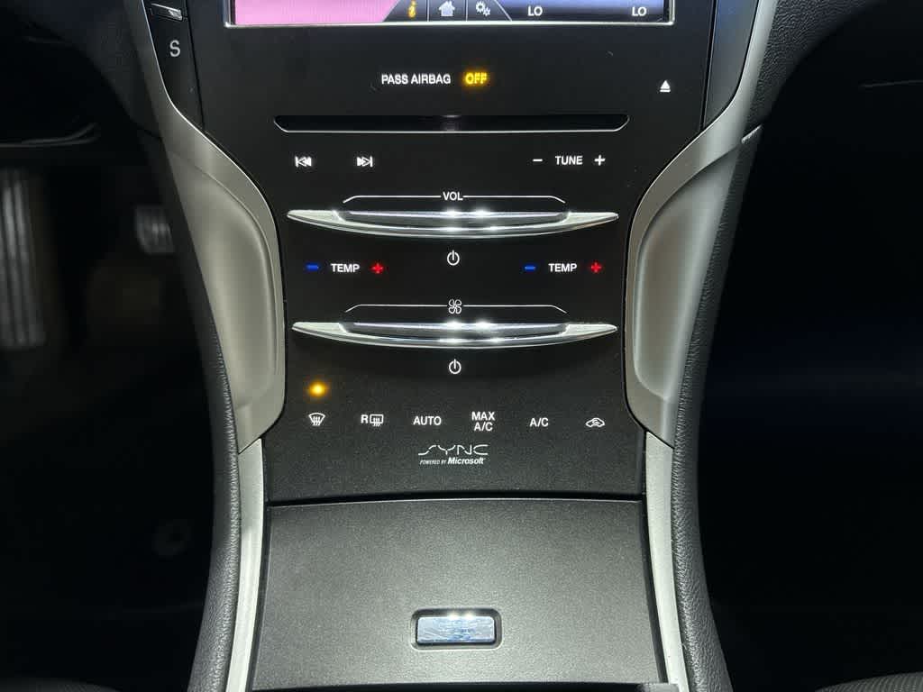 Thumbnail: 2014 Lincoln MKZ - 21