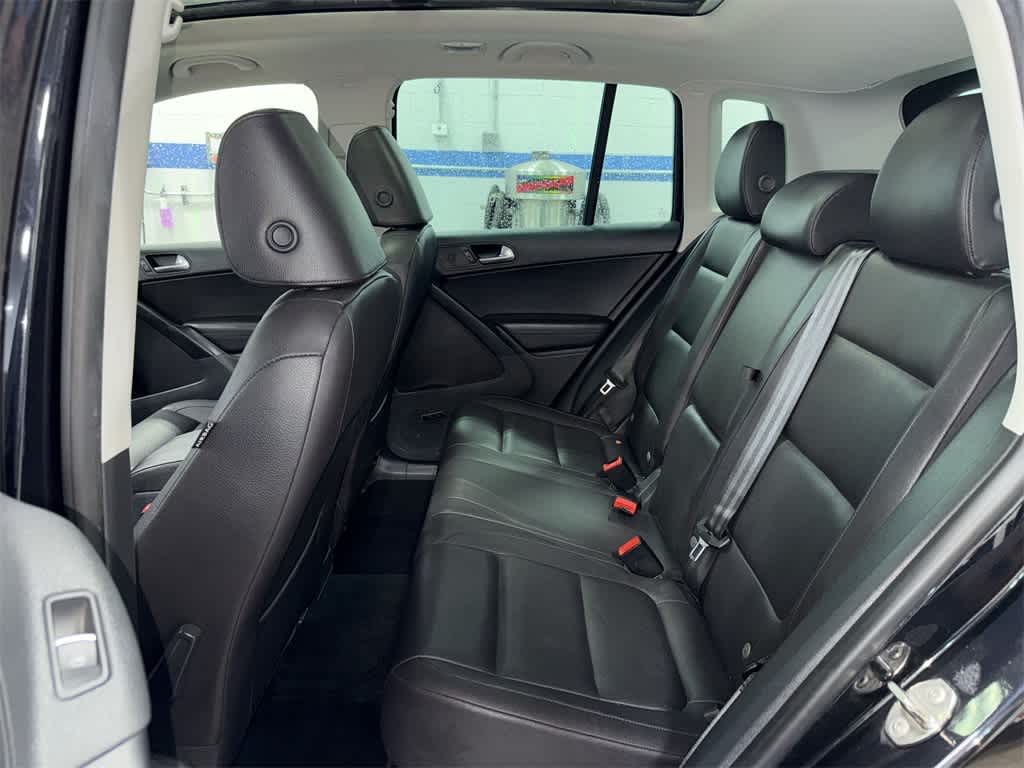 Thumbnail: 2014 Volkswagen Tiguan - 17
