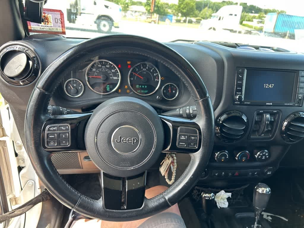 Thumbnail: 2015 Jeep Wrangler - 18