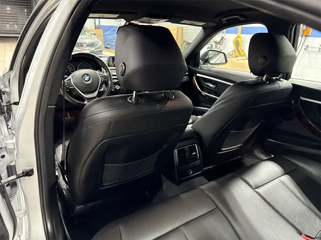 Thumbnail: 2016 BMW 3 Series - 27