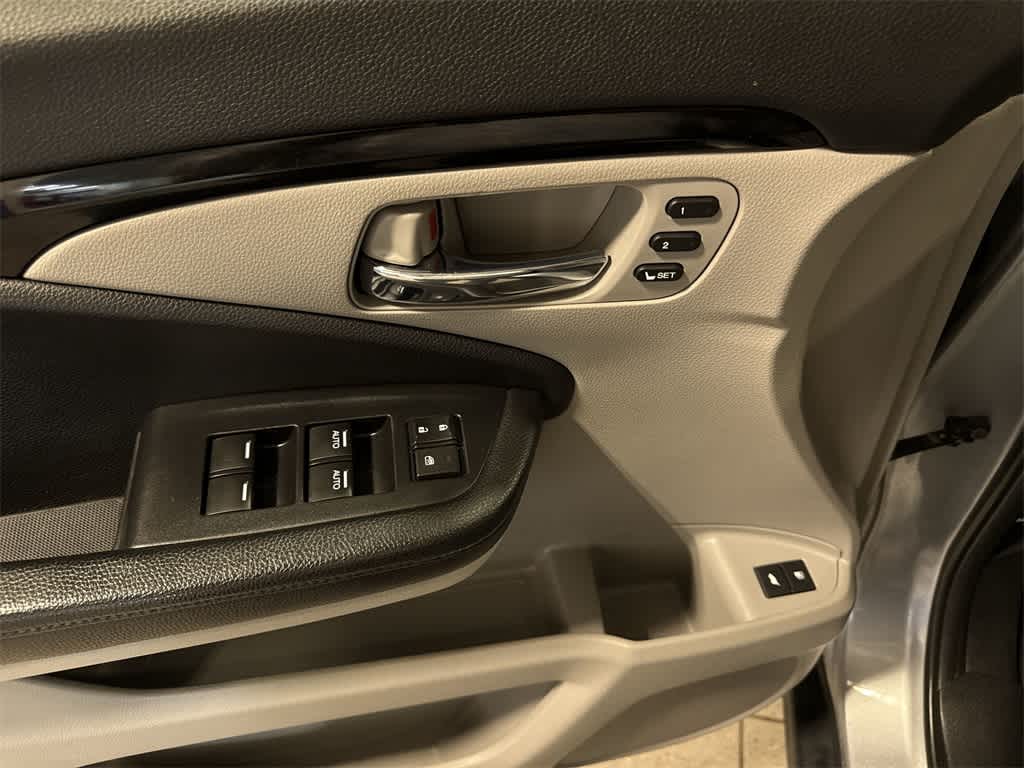 Thumbnail: 2019 Honda Pilot - 23