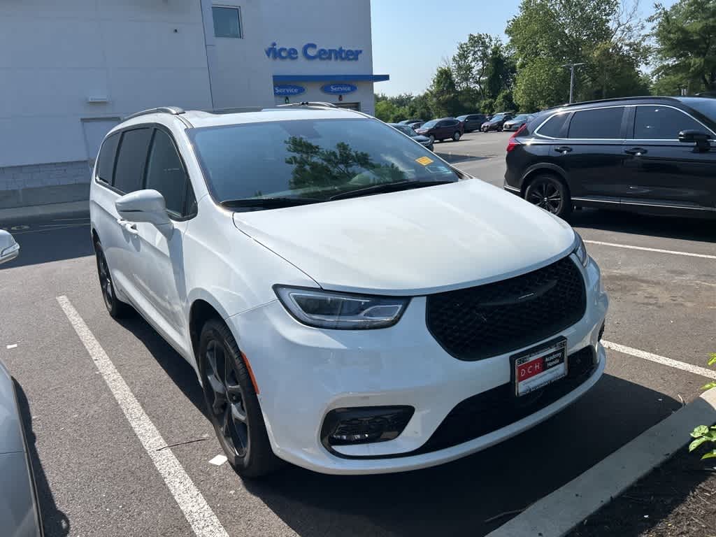 Thumbnail: 2022 Chrysler Pacifica - 3