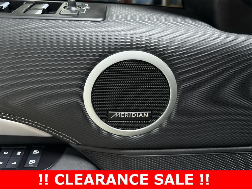 Thumbnail: 2024 Land Rover Discovery - 31