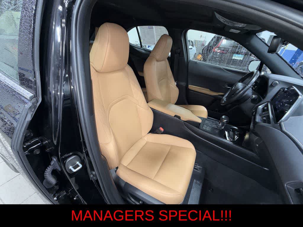 Thumbnail: 2024 Lexus UX - 16