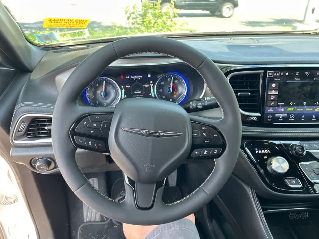 Thumbnail: 2022 Chrysler Pacifica - 18
