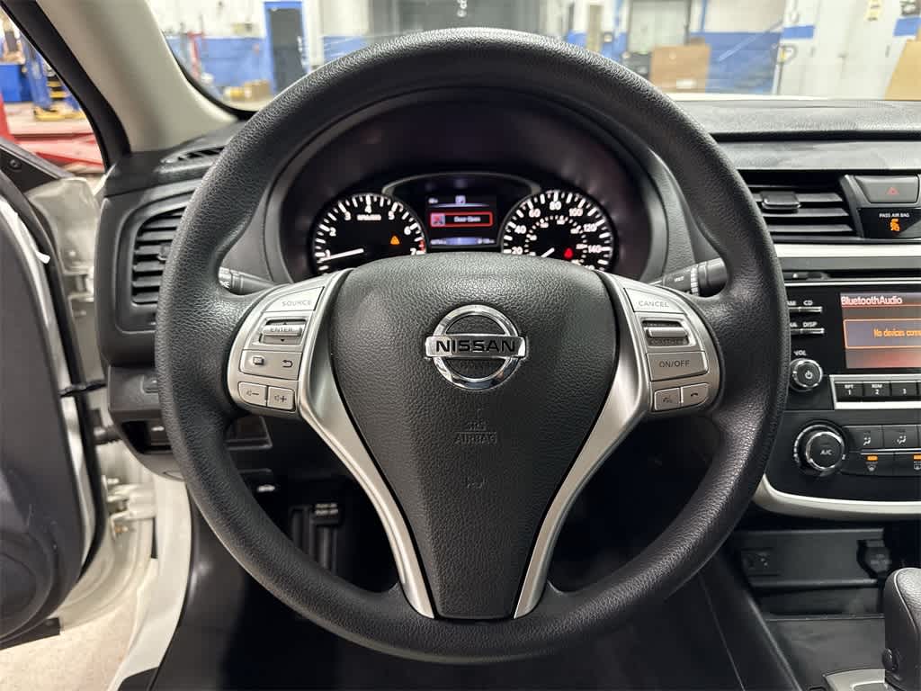 Thumbnail: 2018 Nissan Altima - 17