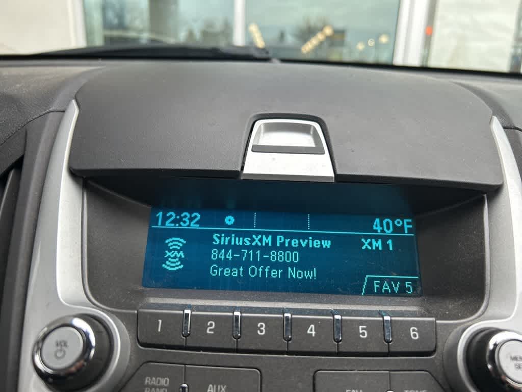 Thumbnail: 2011 Chevrolet Equinox - 10