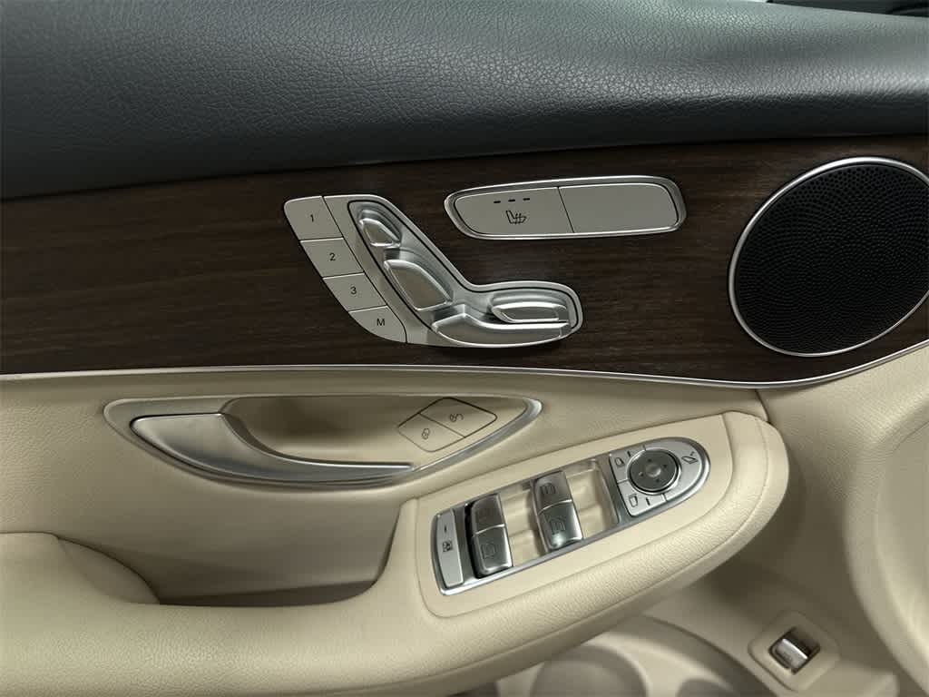 Thumbnail: 2022 Mercedes-Benz GLC - 22