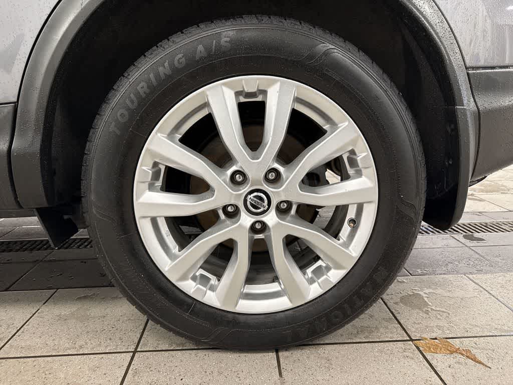 Thumbnail: 2020 Nissan Rogue Sport - 10