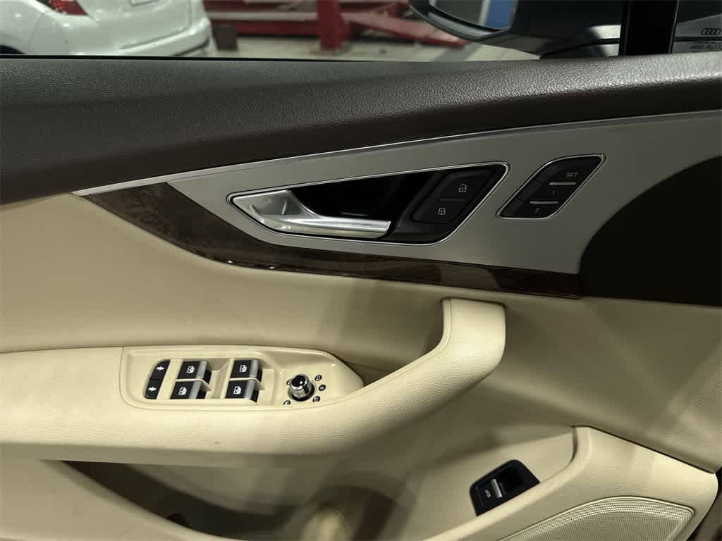 Thumbnail: 2019 Audi Q7 - 23