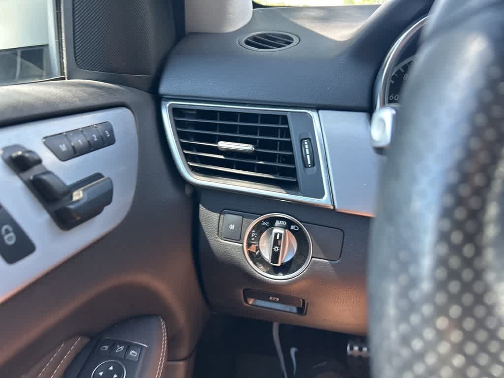 Thumbnail: 2012 Mercedes-Benz M-Class - 7