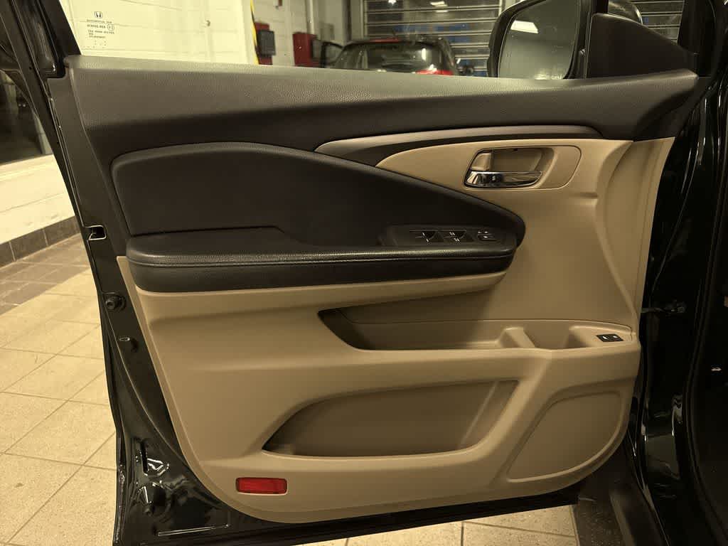 Thumbnail: 2016 Honda Pilot - 33