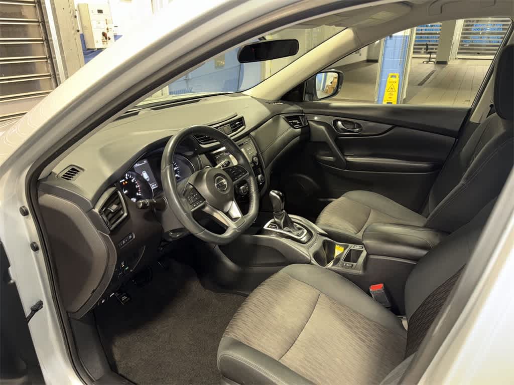 Thumbnail: 2017 Nissan Rogue - 27