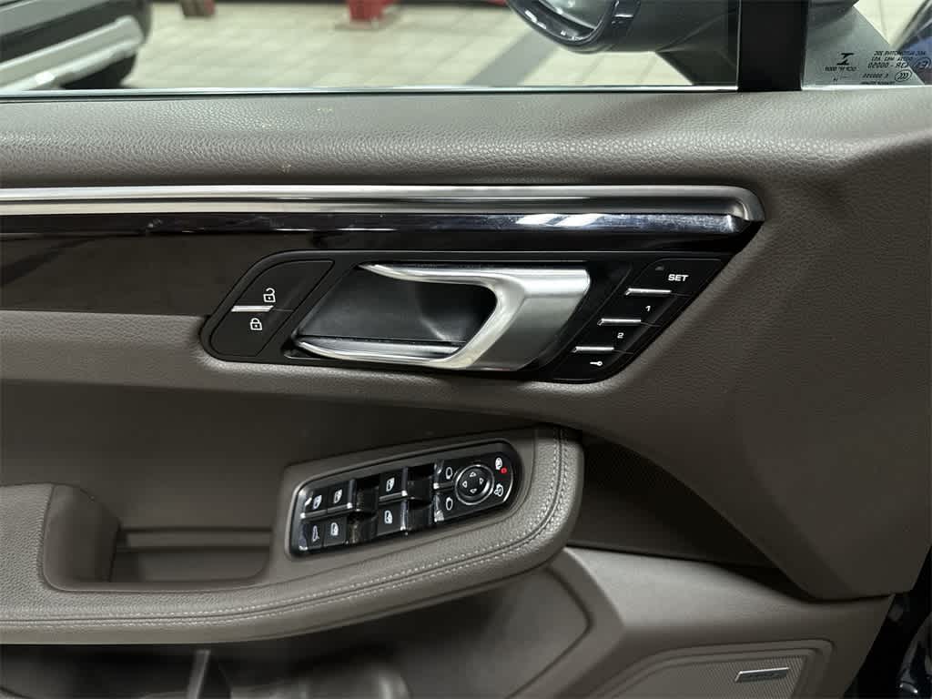 Thumbnail: 2019 Porsche Macan - 23