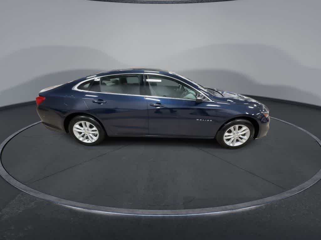 Thumbnail: 2018 Chevrolet Malibu - 9