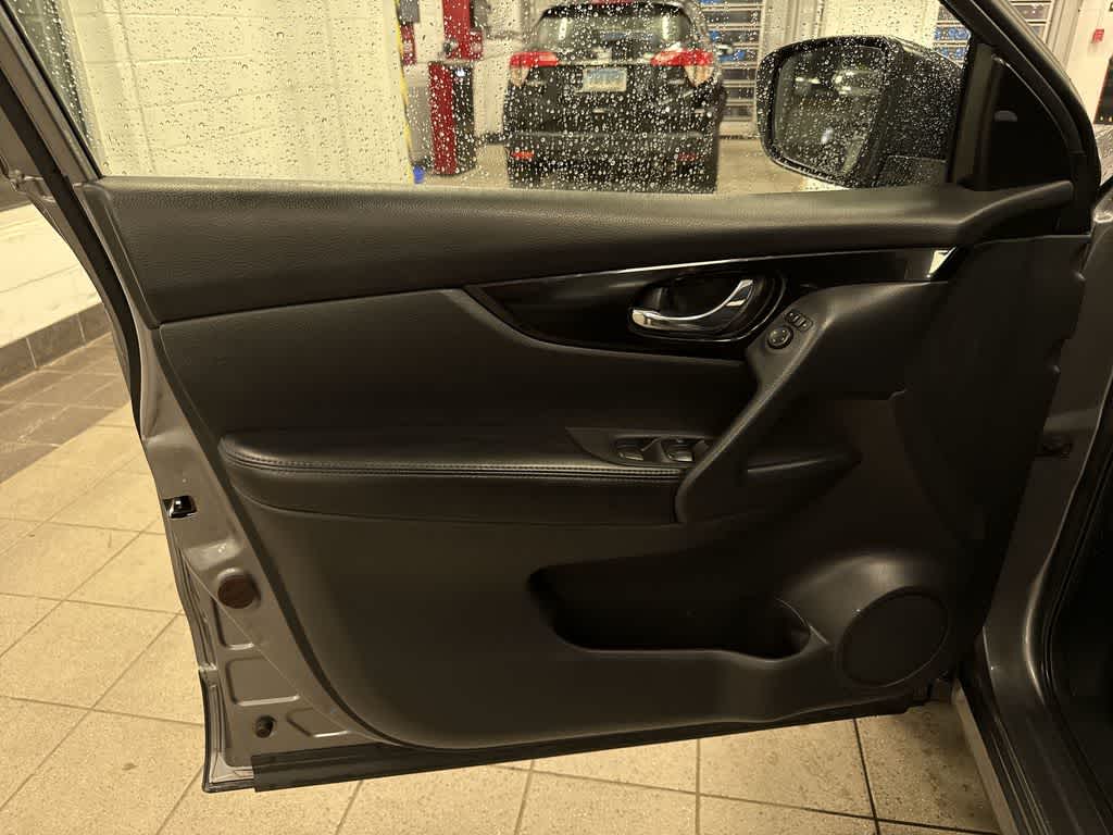 Thumbnail: 2020 Nissan Rogue Sport - 29