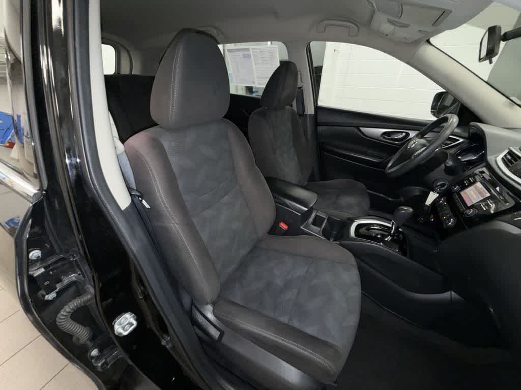Thumbnail: 2015 Nissan Rogue - 16