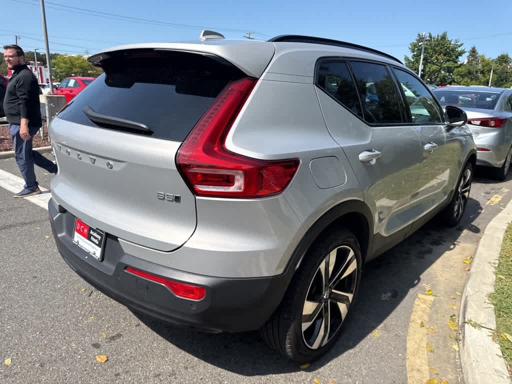 Thumbnail: 2023 Volvo XC40 - 4
