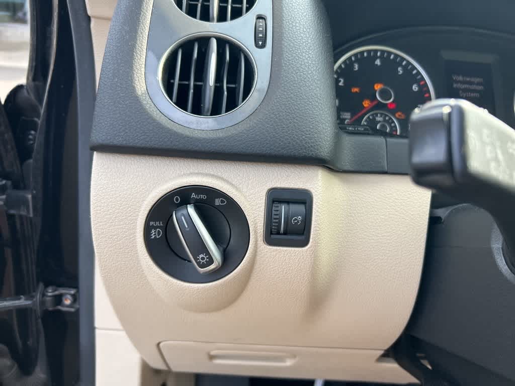 Thumbnail: 2016 Volkswagen Tiguan - 18