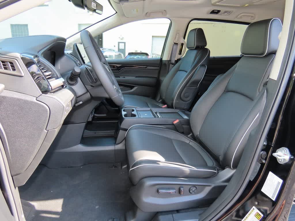 2025 Honda Odyssey Touring 13